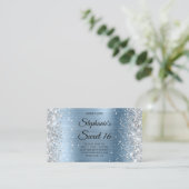 Silber Glitter Hellblau Monogramm Sweet 16 Eintrit Begleitkarte (Stehend Vorderseite)