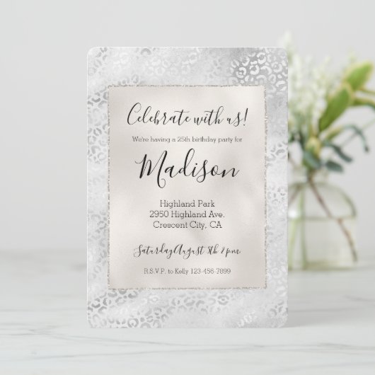 Silber Leopard Print personalisiert Einladung (Stehend Vorderseite)