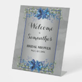 Silber schimmern: Blau-Blumen-Brautparty Sockelschild (Vorderseite)