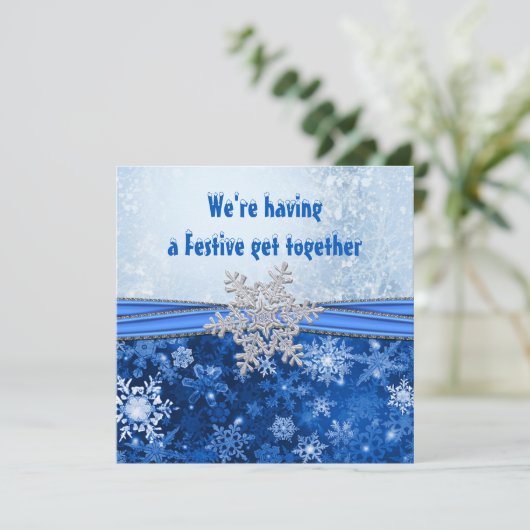 Silber-Schneeflocke auf blaue Neujahrsparty Einladung (Stehend Vorderseite)