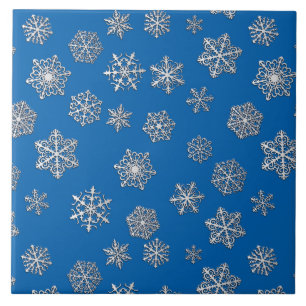 Silber-Schneeflocken auf kobaltblauem Hintergrund Fliese