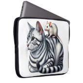 SILBER TABBY CAT MIT KLEINER WEISSER MAUS LAPTOPSCHUTZHÜLLE (Vorne Rechts)