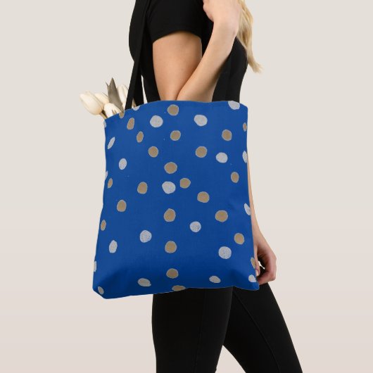 Silber und Gold Polka Punkte auf blau Tasche (Von Nahem)
