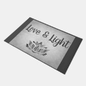 Silber und Grau Liebe & Light Fußmatte (Schrägansicht)
