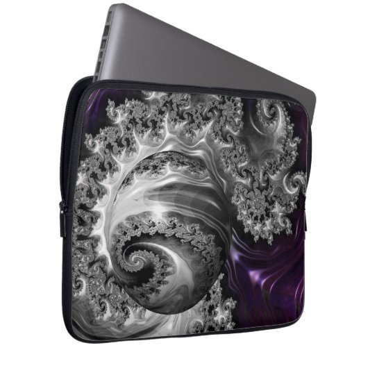 Silber und Lila Fraktal Vortex Laptopschutzhülle (Vorne Rechts)