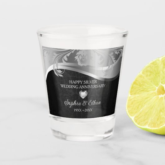 Silber und Schwarz Schnapsglas (Vorderseite)