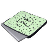 Silber und schwarze Sterne auf Grün Laptopschutzhülle (Vorne Knopf)