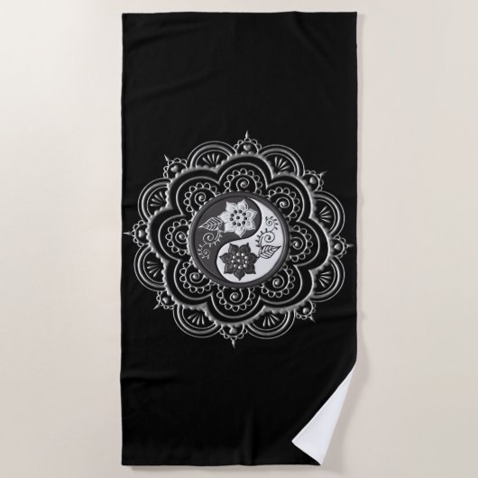 Silber- und schwarzes Mandala Strandtuch (Vorderseite)