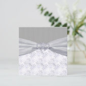 Silber, Weiße Sterne und Schneeflocken Hochzeiten Einladung (Stehend Vorderseite)