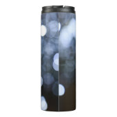 Silber, weißer Buche Nachthintergrund. Thermosbecher (Rückseite)