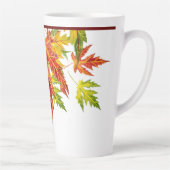 Silberapfel auf einer großen Latte-Tasse Milchtasse (Rechts)