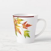 Silberapfel auf einer kleinen Latte-Tasse Milchtasse (Rechts)