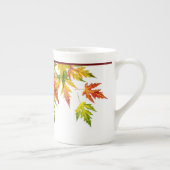 Silberapfel auf einer Knochen-China-Tasse Porzellantasse (Rechts)