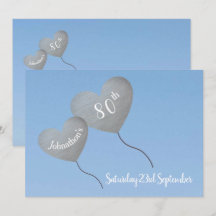 Silberballons in einem blauen Himmel 80. Geburtsta