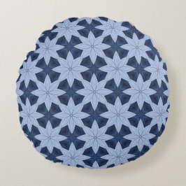 Silberblaue Blumen auf einem blauem Navy-Hintergru Rundes Kissen