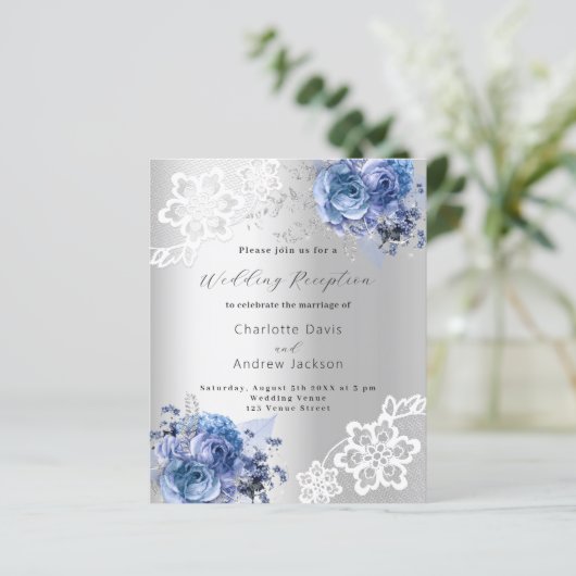 Silberblaue Blumen Hochzeitsempfang (Stehend Vorderseite)