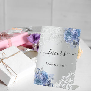 Silberblaue Blumen verleihen Gast Gunst-Gunst-Zeic Sockelschild