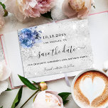 Silberblaue Blumenschrift Save the Date Ankündigungspostkarte<br><div class="desc">Eine junge und trendige Save the Date für eine 50. Geburtstagsfeier (oder jedes Alter). Ein klassisches Imitat silbermetallices Aussehen mit Imitaten silberne Glitzer Staub und blauen Blumen. Personalisieren und fügen Sie Datum und Name/Alter hinzu. Der Text: Save the Date ist mit einem großen angesagten,  handgeschriebenen Stilskript geschrieben.</div>