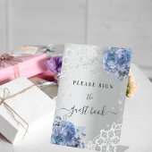 Silberblaue Blütenblätter stehen für das Gästebuch Sockelschild