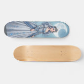 Silberblaue Prinzessin im Wald Skateboard (Horizontal)