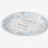 Silberblaue Schneeflocken Florale Winterhochzeit Pappteller (Schrägansicht)