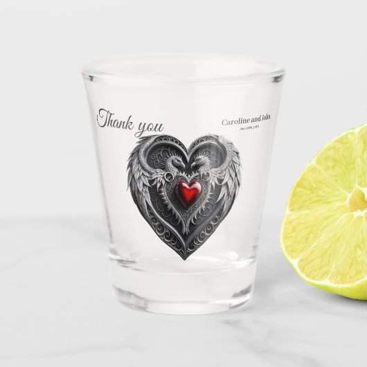 Silberes Herz mit Flügeln. Schnapsglas (Vorderseite)