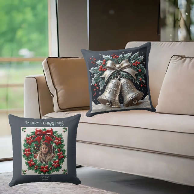 Silberglocken und Holly-Throw-Kissen Kissen (Von Creator hochgeladen)