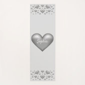 Silbergraue Herzen mit benutzerdefiniertem Text Yogamatte (Vorderseite)