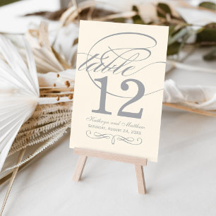 Silbergraue Kalligrafie-Schrift-Monogramm-Hochzeit Tischnummer