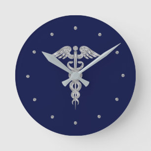 Silbergrauer Caduceus auf navyblauer runder Uhr
