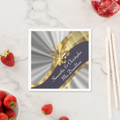 Silbergrauer und goldener Fleur de lys Serviette (Beispiel)