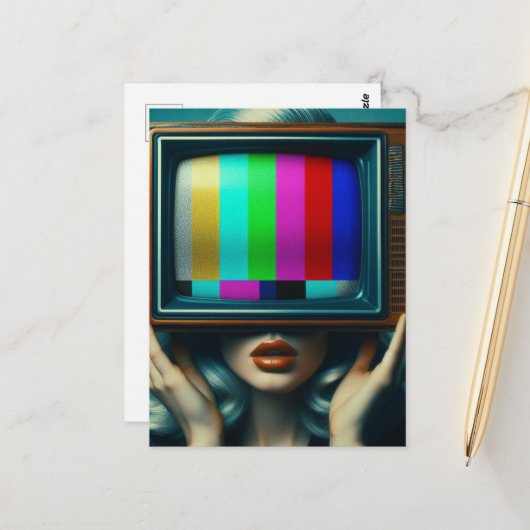 Silberhaarfrau mit einem Fernseher auf ihrem Kopf Postkarte (Vorderseite/Rückseite Beispiel)