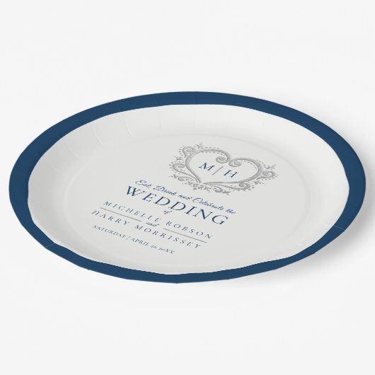 Silberherzblaue Kranz-Monogramm-Hochzeit Pappteller (Schrägansicht)