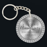 Silberhochzeit in Silber und Glitzern Schlüsselanhänger<br><div class="desc">Elegante Imitate Silber und funkelnde Imitate Diamanten individuell anpassbar 25. Silberhochzeit.</div>
