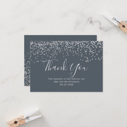 Silberkonfetti staubblaue Typografie danke Karte (Vorderseite/Rückseite Beispiel)