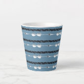 Silberlöffel und mit Faden eingelegter Becher Milchtasse (Vorderseite)