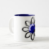 Silberne Blume mit blauem Stein Zweifarbige Tasse (Vorderseite Links)