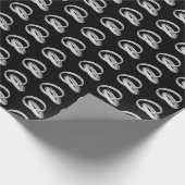 Silberne Eheringe auf Schwarz Geschenkpapier (Ecke)