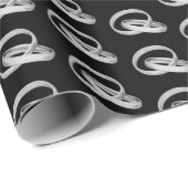 Silberne Eheringe auf Schwarz Geschenkpapier (Rolleneckpunkt)