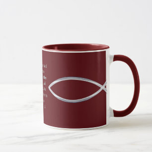 Silberne Fische und Scripture bedecken diese Tasse