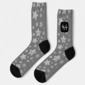 Silberne funkelnde Sterne Muster hellgrau Monogram Socken (Linkes Detail)
