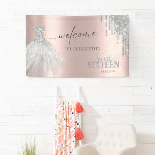 Silberne Glittertropfen, Kleid Roségold Sweet 16 Banner