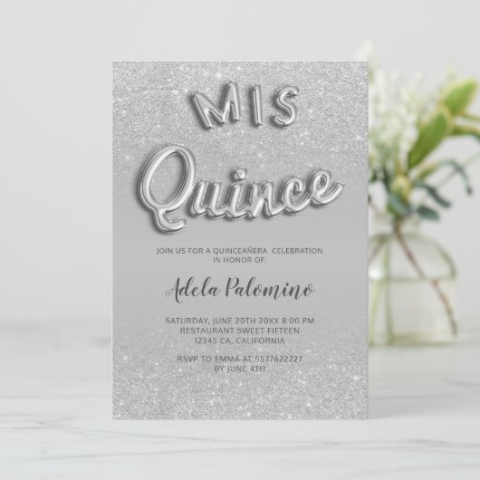 Silberne Glitzer Omelone Grau Quinceañera Einladung (Stehend Vorderseite)
