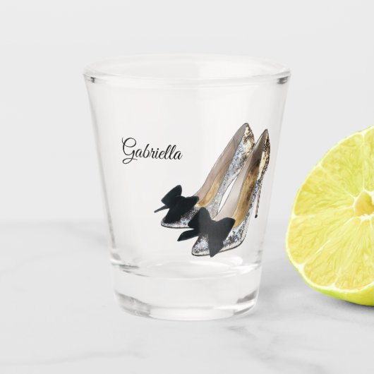 Silberne High Heels mit schwarzer Schleife Schnapsglas (Vorderseite)