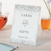 Silberne Hochzeitsgartentexte auf weißem Glitzer Sockelschild (In Situ)