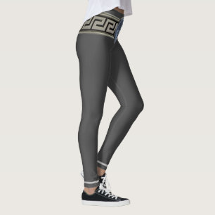 Silberne Medusa-Griechischer Schlüssel auf Grau El Leggings