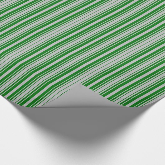 Silberne und grüne Weihnachtsstreifen Geschenkpapier (Ecke)