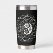 Silberne und schwarze Mandala-Wasserflasche Thermobecher (Rückseite)