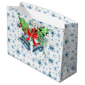 Silberne Weihnachtsglocken, Holly und Blaue Schnee Große Geschenktüte (Rückseite Schrägansicht)