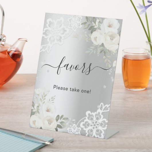 Silberne weiße Blumen verleihen den Gast Gunst-Zei Sockelschild (In Situ)